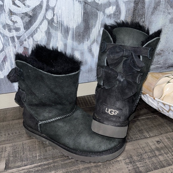 UGG Shoes - UGG Women's Bailey Bow II boots SZ 5